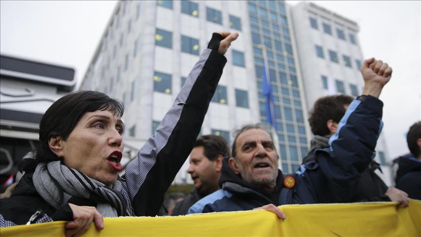 Greek hospital workers hit out at government