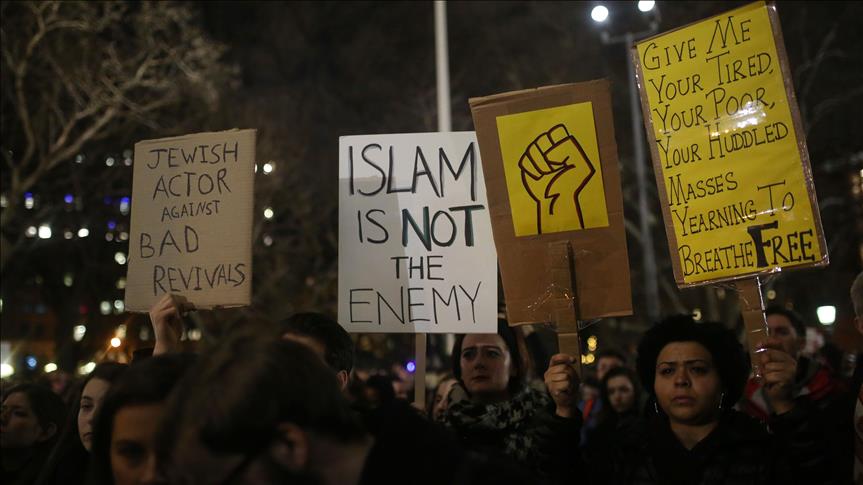 Amerikanci na protestima solidarisali se sa migrantima i poručili: Svi smo mi muslimani