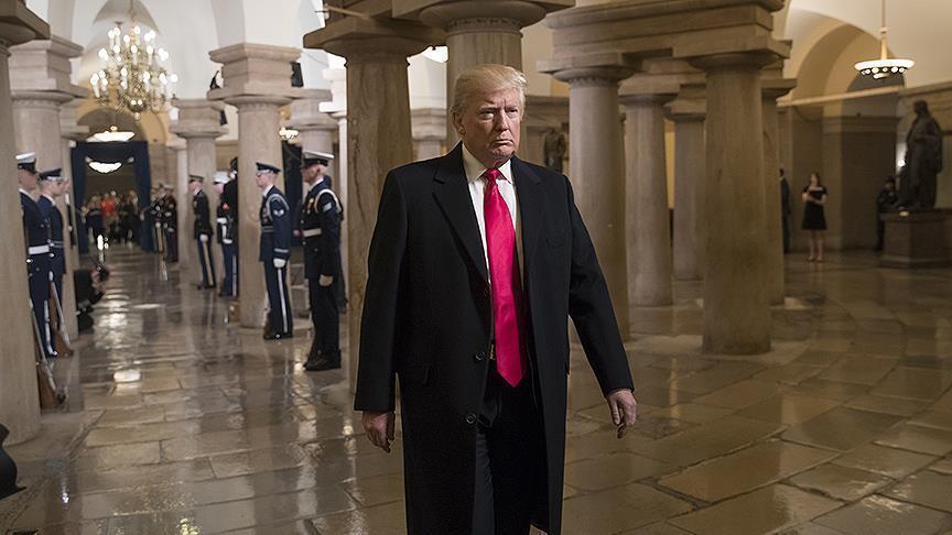 Trump signe un décret pour la construction d’un mur à la frontière avec le Mexique