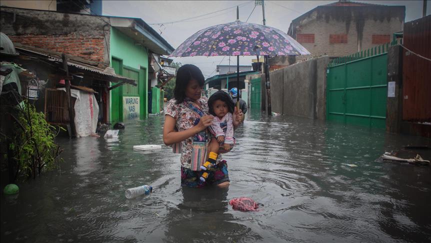 Heavy rains force 6,000 Indonesians to flee homes