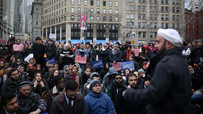 Trump'ın göçmen ve Müslüman karşıtı politikaları protesto edildi