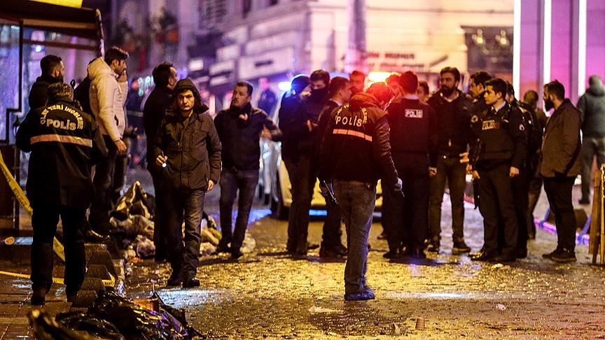 Beyoğlu'nda silahlı kavga: 4 yaralı