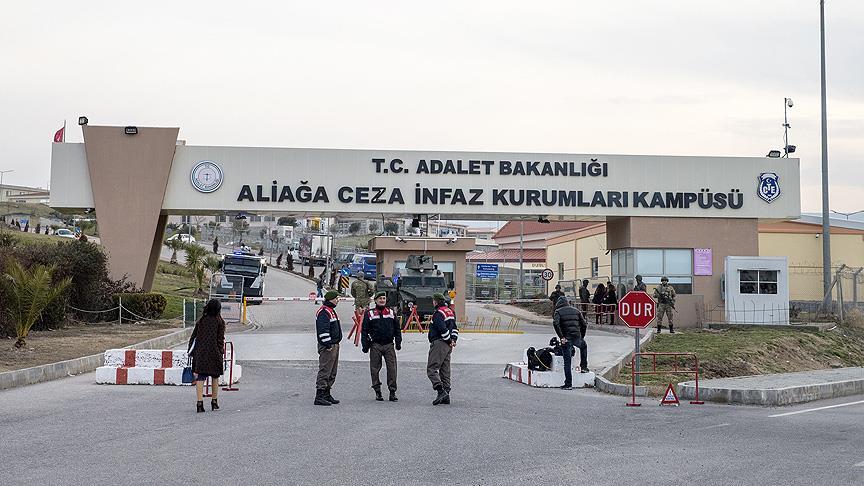 İzmir'de FETÖ'nün darbe girişimi davasında ilk oturum tamamlandı
