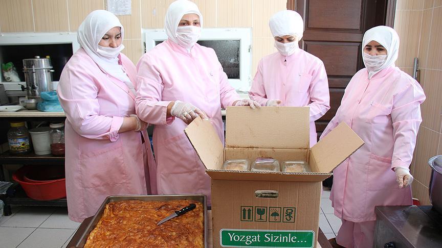 El Bab'daki askerlerin yemekleri Türkiye'den
