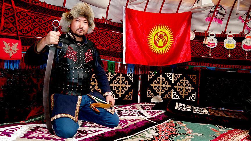 Kurdukları 'otağ'da Kırgız kültürünü tanıtıyorlar