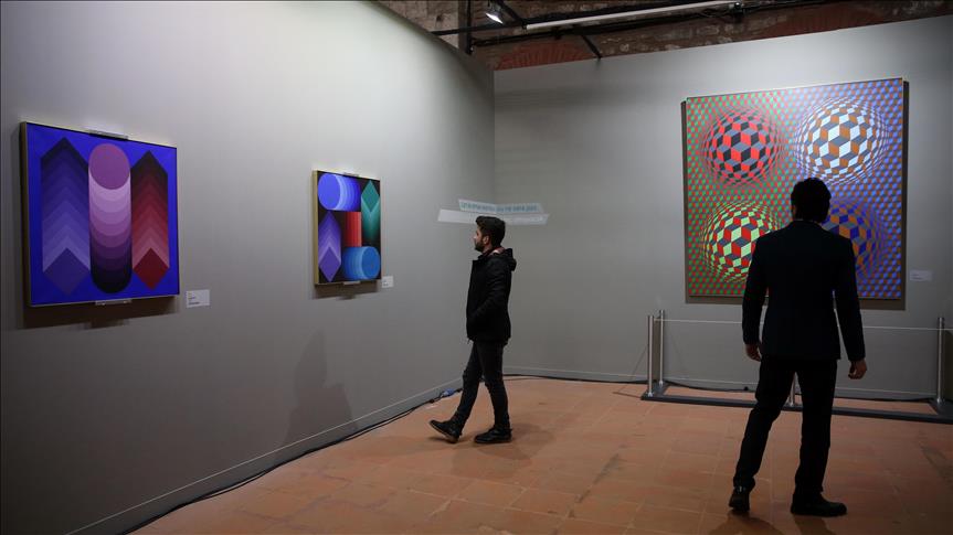 Exposition des oeuvres de Victor Vasarely à İstanbul