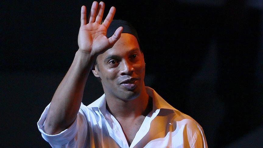 Ronaldinho Barcelona kulüp elçisi olarak atandı