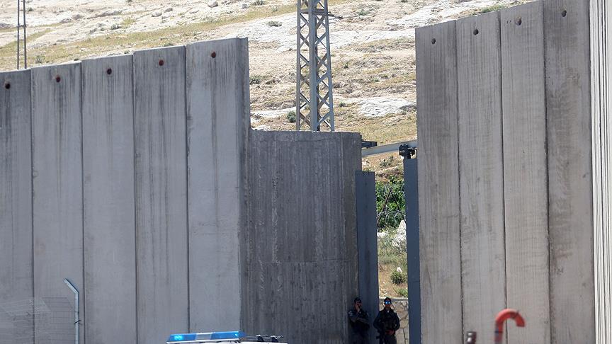 İsrail 'ayrım duvarı' inşatına devam ediyor