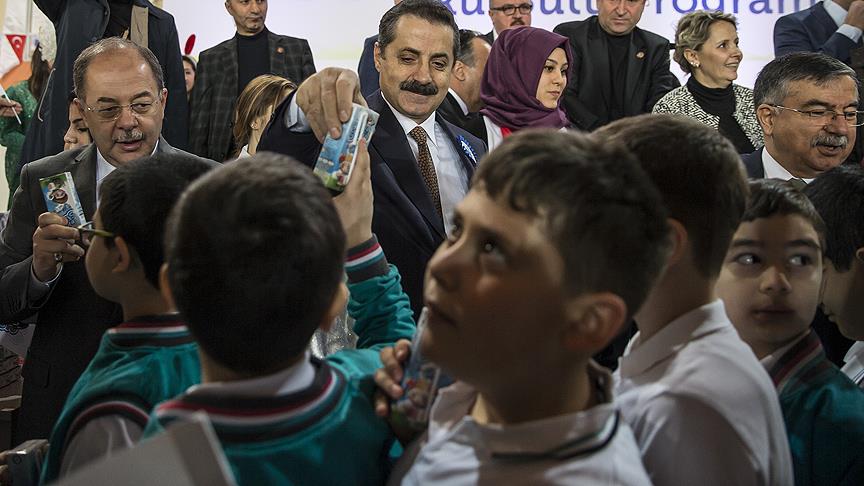 Öğrencilere 290 milyon kutu süt dağıtılacak