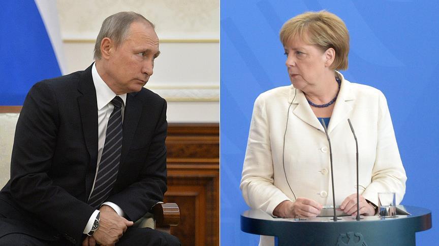 Putin, Merkel discuss Ukraine in phone call