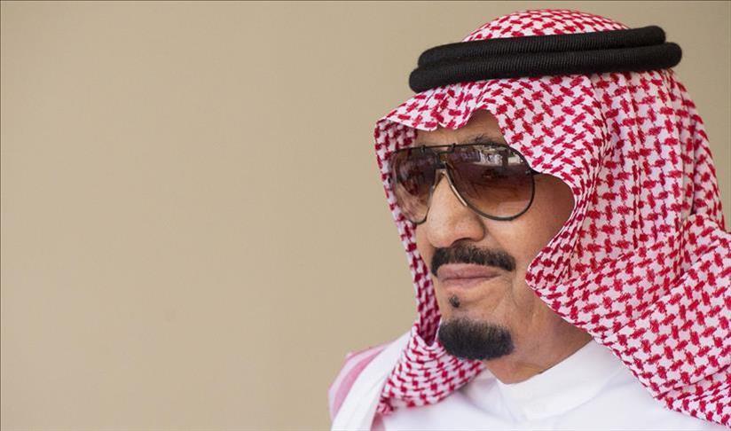 العاهل السعودي يؤدي "العرضة" في مهرجان "الجنادرية"