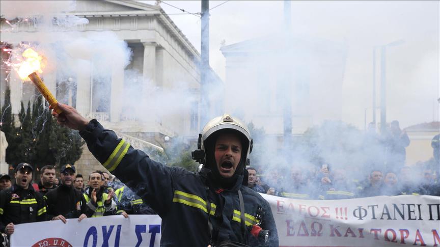 Protesting Greek firefighters occupy ministry building