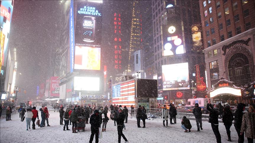 Snowstorm sweeps New York City