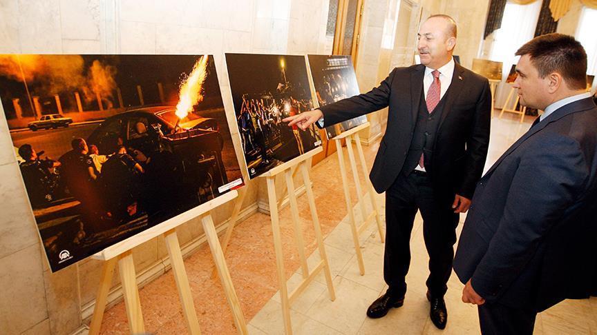 В Киеве открылась фотовыставка АА о событиях 15 июля в Турции 