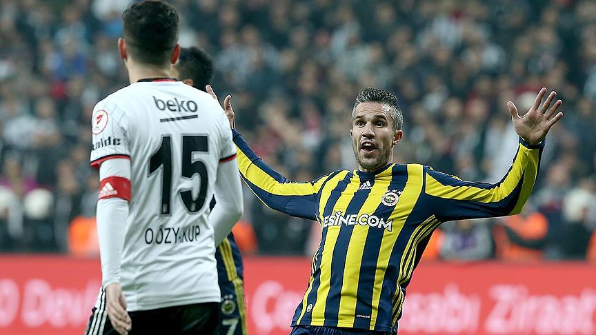 Fenerbahçeli Van Persie'nin cezası indirildi