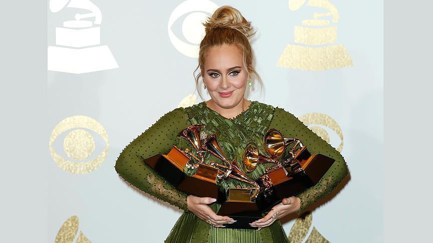La diva Adele 5 fois couronnée aux Grammy Awards