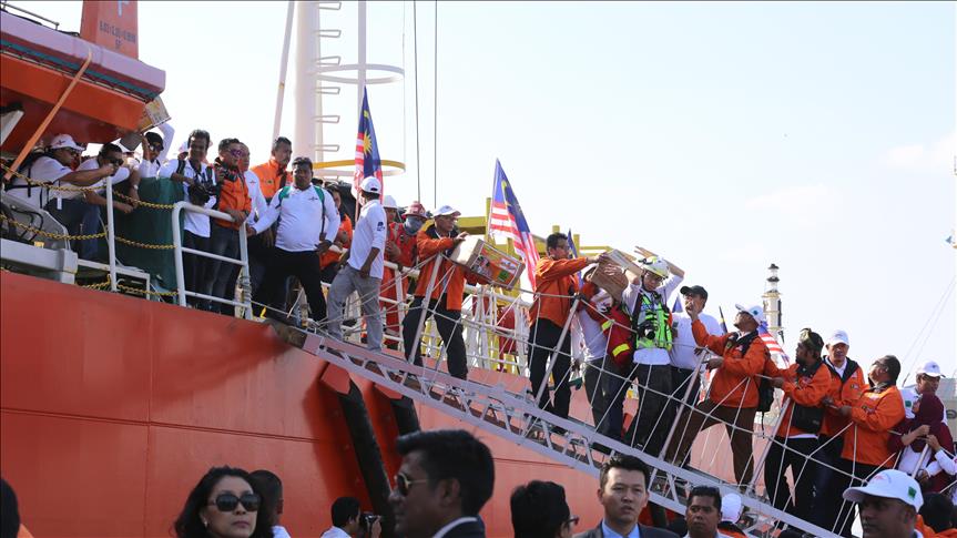 Malaysian ship with aid for Rohingya reaches Bangladesh