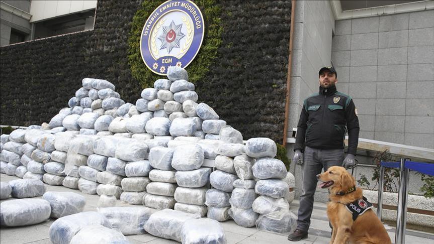 Полицијата во Истанбул заплени тон марихуана, приведени се седум лица
