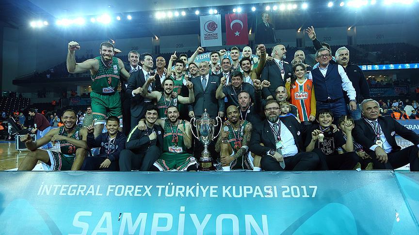  Banvit tarihinde ilk kez Türkiye Kupası'nı kazandı