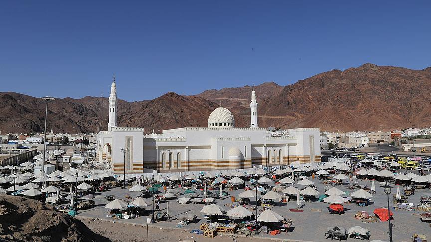 Müslümanların uğrak durağı: Uhud Dağı ve Mescid-i Kıbleteyn
