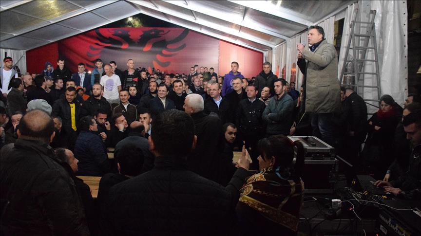 Tiranë, protestuesit e opozitës qëndruan gjatë natës në çadër