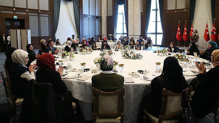 Супруга президента Турции приняла группу сирийских женщин