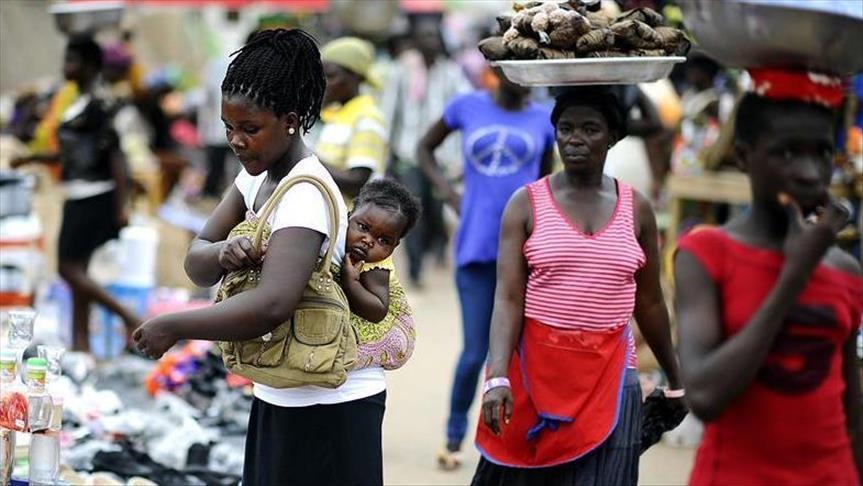 "Ferrailleuses", "charpentières", "maçonnes"… les nouveaux métiers des femmes en RDC