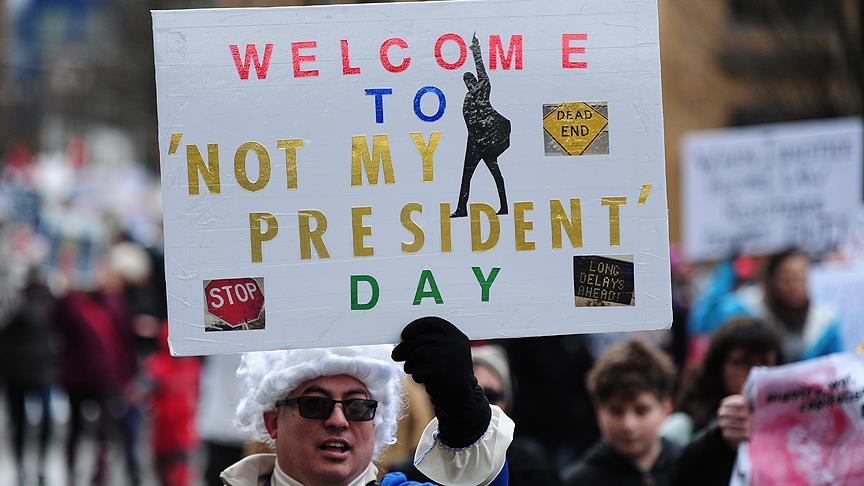 ABD'de 'Başkanlık Günü' yerine 'Benim Başkanım Değil' protestosu 
