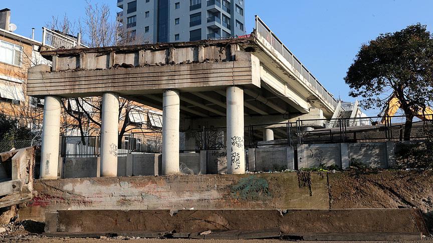 Selamiçeşme Köprüsü'nün yıkımına başlandı