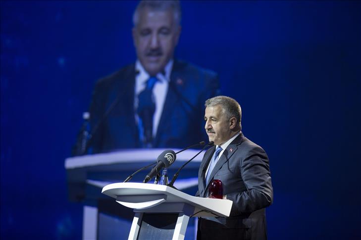 Le gouvernement vise à faire de la Turquie une base mondiale de la télécommunication (Ministre)