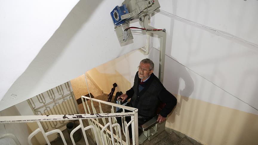 Engelli ve yaşlılar için merdiven asansörü üretildi