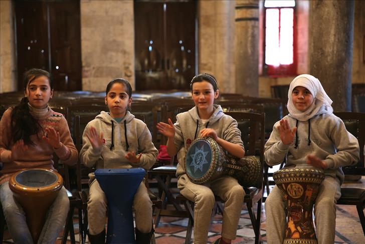 الموسيقى تساعد الأطفال السوريين على نسيان الحرب