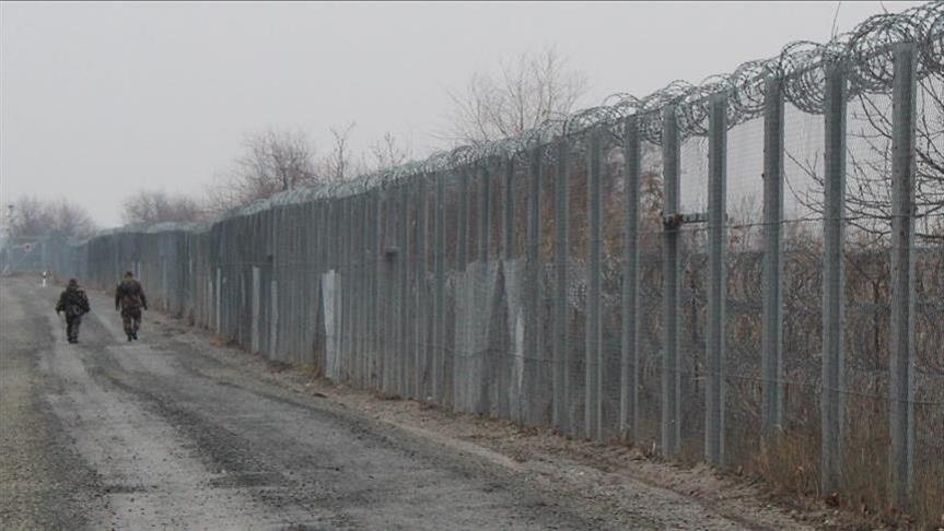 Унгарија подига нова ограда долж границата со Србија