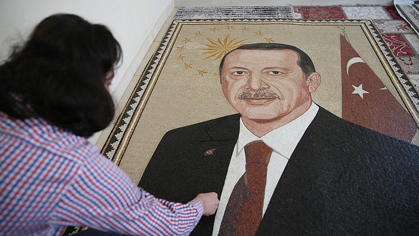 Binlerce mozaik kullanarak Cumhurbaşkanı'nın portresini yaptı 