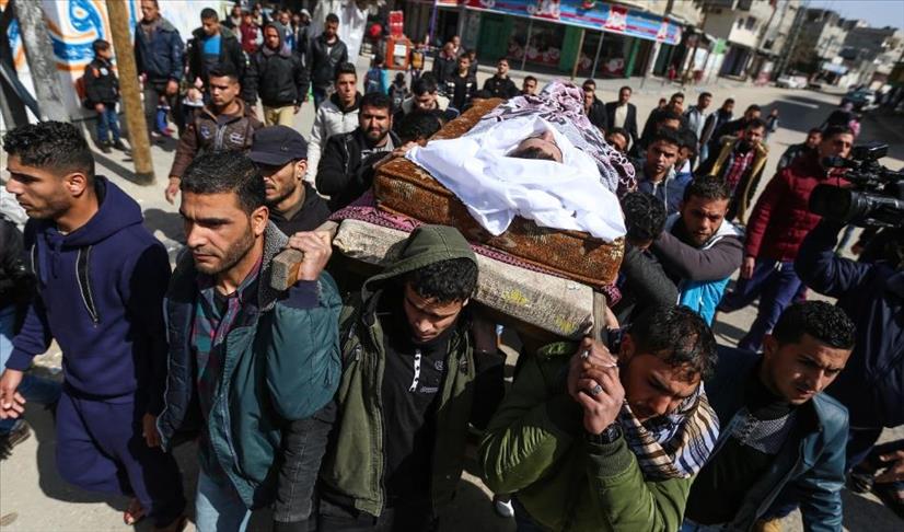 فلسطينيون يشيعون 3 عمال قتلوا في نفق على حدود غزة مع مصر