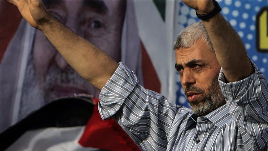 السنوار يهاتف مشعل في أول مكالمة خارجية منذ توليه رئاسة حماس في غزة