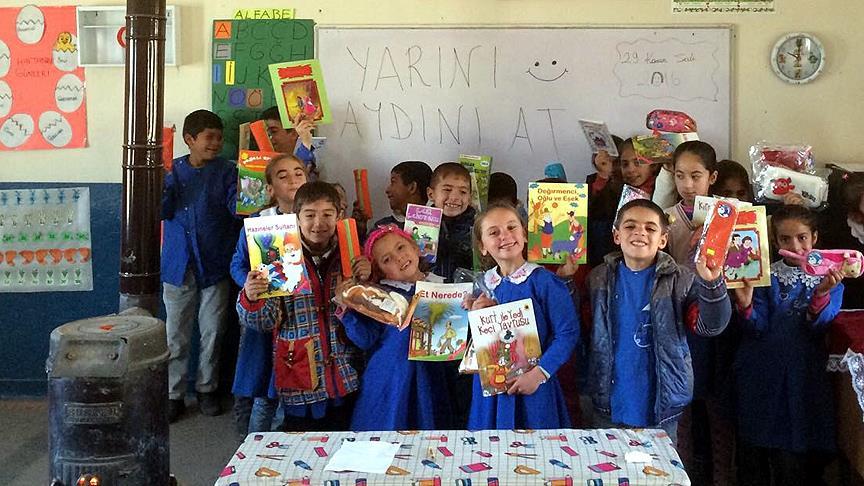 Gençlerden köy okullarına 15 ayda 19 kütüphane