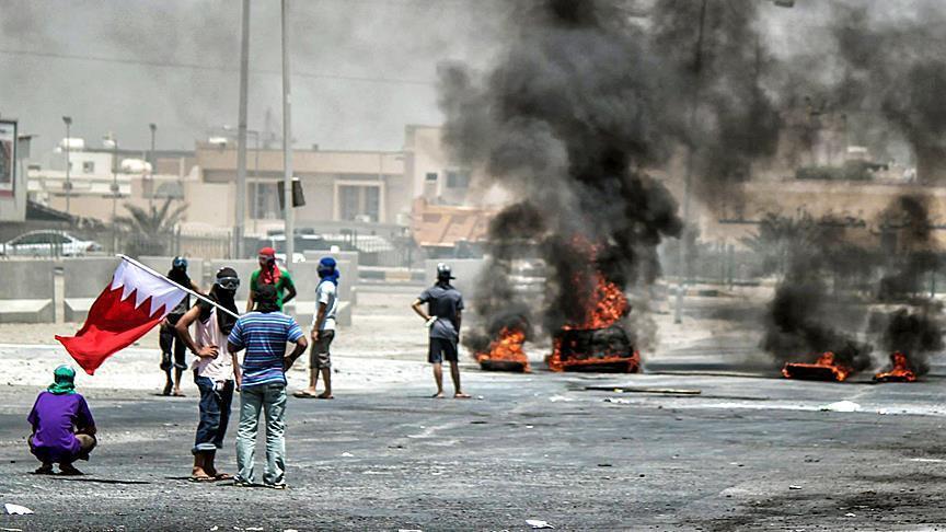 4 injured as blast hits police bus in Bahrain