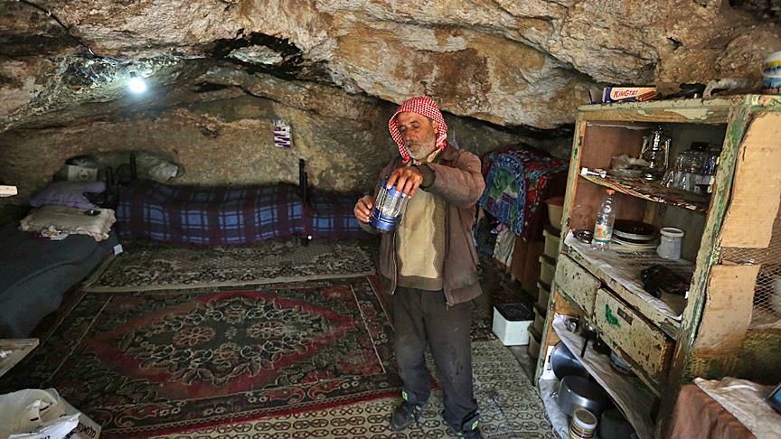 Fleeing Israel bulldozers, Palestinians resort to caves