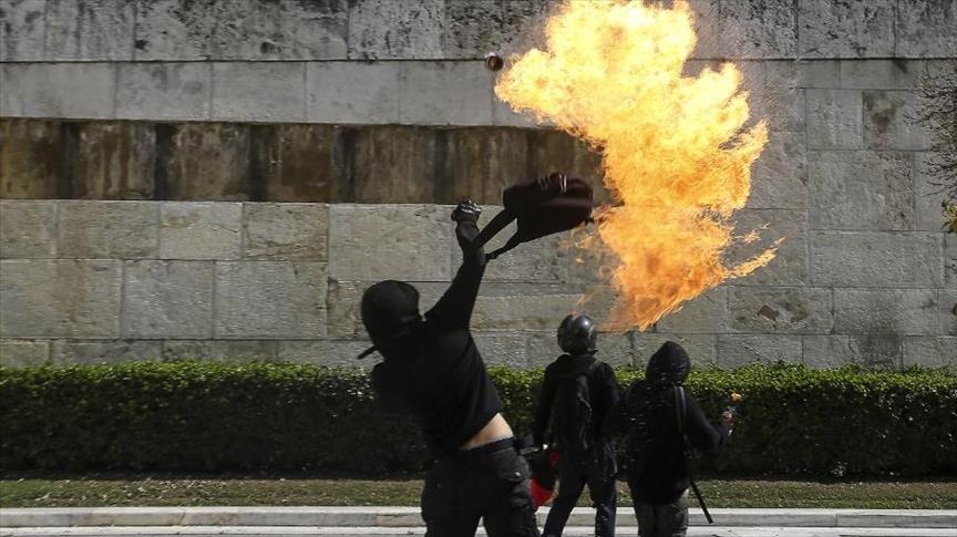  هجوم بزجاجات حارقة على البرلمان اليوناني