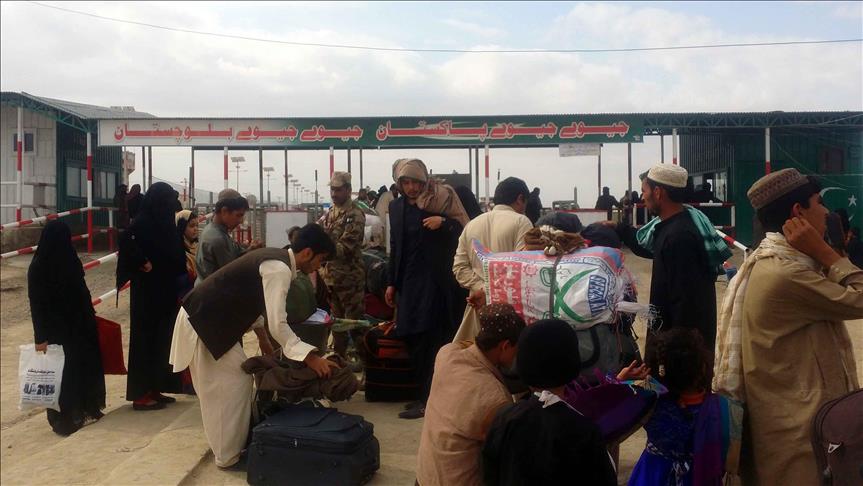 Pakistan Temporarily Reopens Afghan Crossings