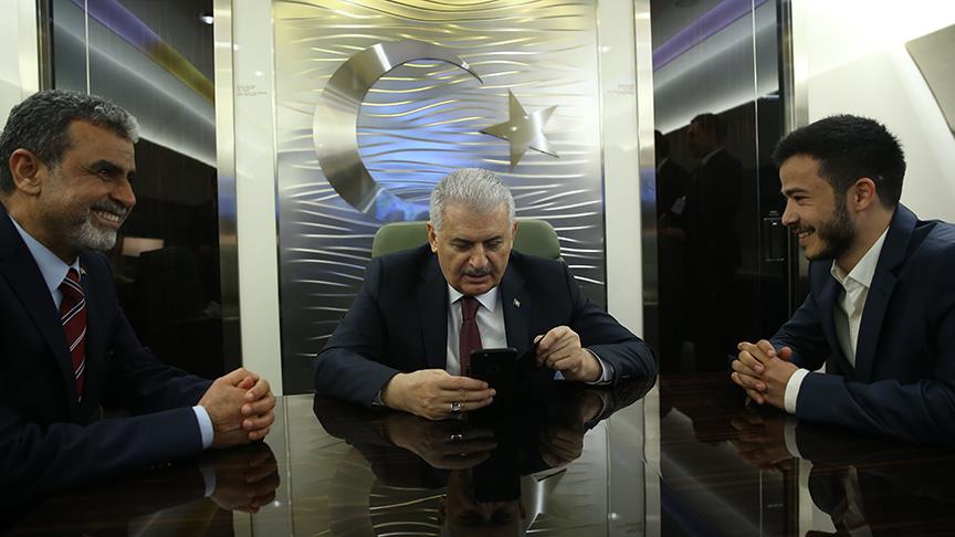 Başbakan Yıldırım uçakta kız istedi 