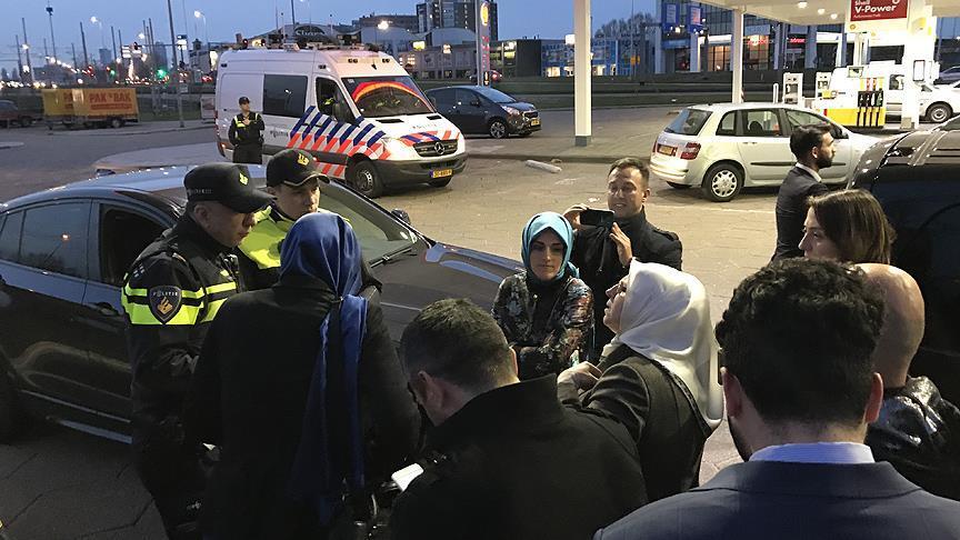 الشرطة الهولندية توقف فريقي الأناضول و"تي أر تي" وتجبرهم على مغادرة البلاد