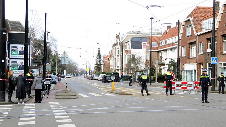 Bakan Kaya'nın açıklamasından sonra Hollanda polisi yolu kapattı