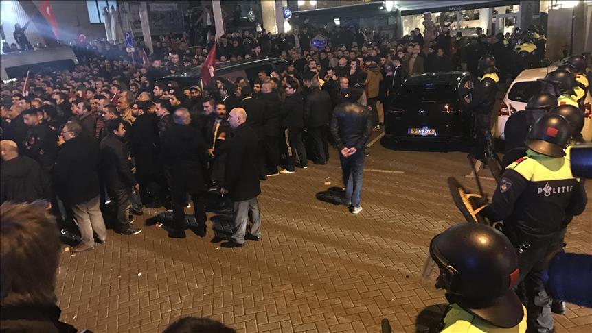 Turkish protesters gather near consulate in Rotterdam