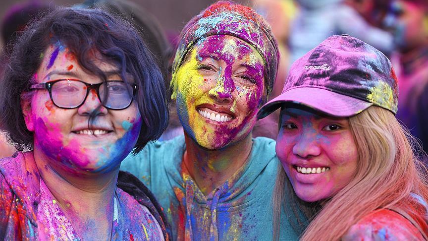 SHBA, në Çikago shënohet "Holi" Festivali pranveror i ngjyrave