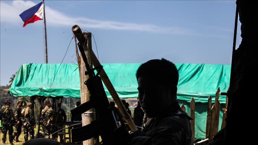 Daesh-linked militants in Philippines release teacher