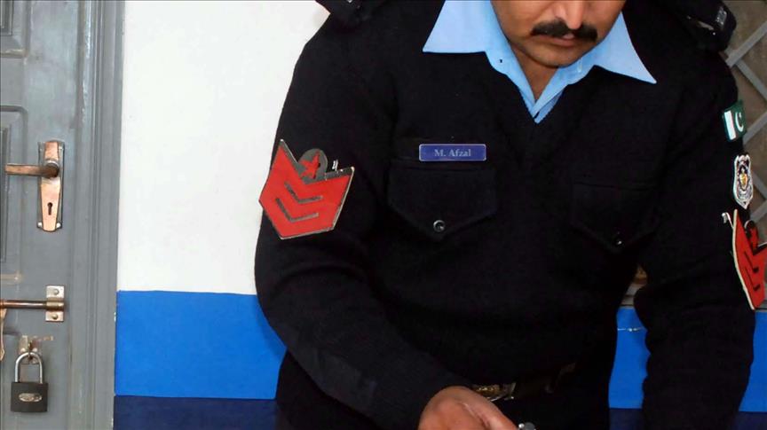 Pakistan parties agree to extend military courts