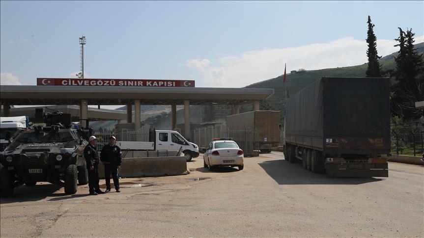 Autokolona humanitare e OKB-së kalon kalimin kufitar në Turqi
