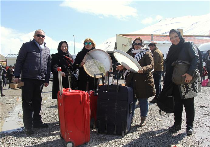 Gelek tûrîstên ji Îranê betlaneya Newrozê li Wanê derbas dikin